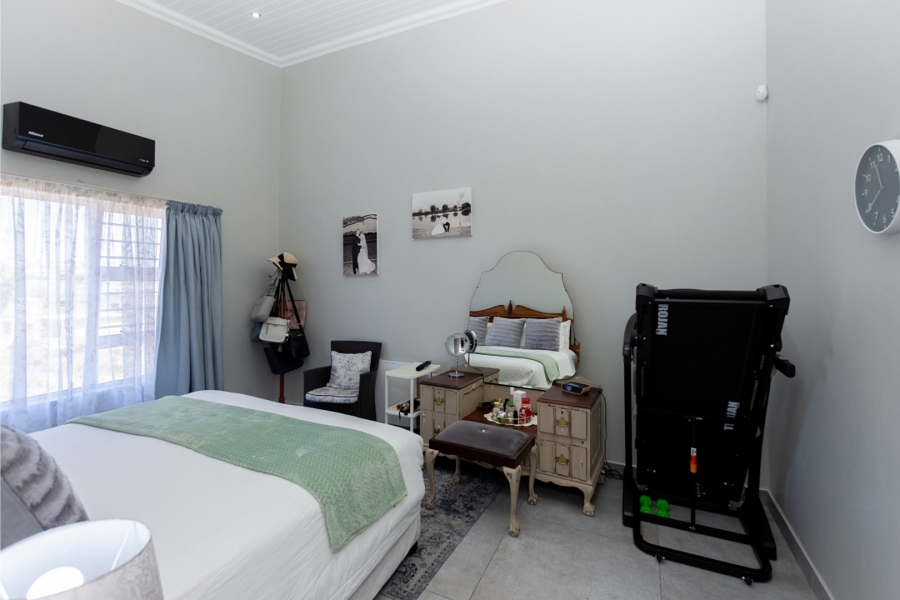5 Bedroom Property for Sale in Myburgh Park Western Cape